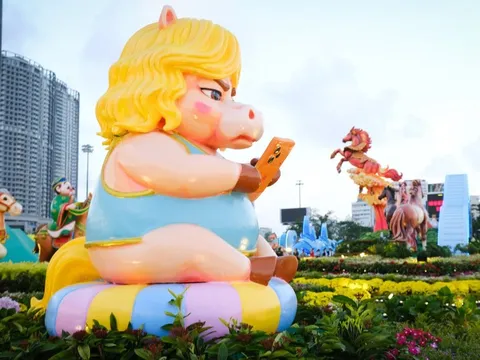 Ngựa 'mặt quạu' Gia Lai xài iPhone 17 nổi như cồn khắp cõi mạng