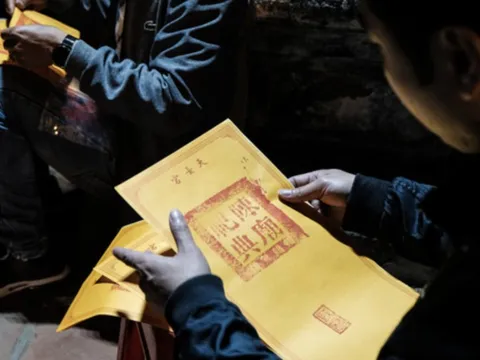 Phát ấn đền Trần cho người dân từ 2h sáng, sớm hơn so với mọi năm