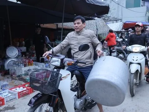 Bên trong phiên chợ cuối cùng của năm Ất Tỵ ở Hà Nội