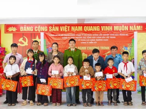 Hơn 10.000 suất quà Tết đến tay người khó khăn ở Quảng Trị