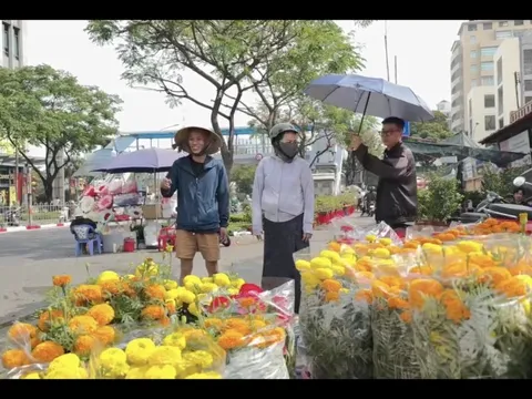 Theo chân tiểu thương mang Tết lên thành phố