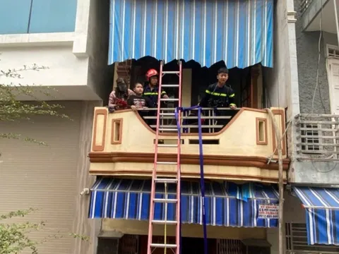 Cứu 2 người trong vụ cháy nhà vào sáng mùng 1 Tết