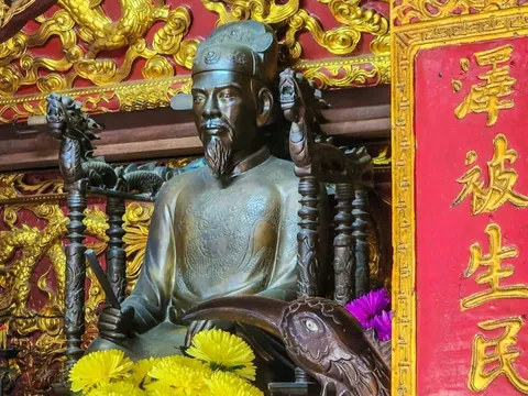 Cận cảnh di tích Uy viễn Tướng công Nguyễn Công Trứ