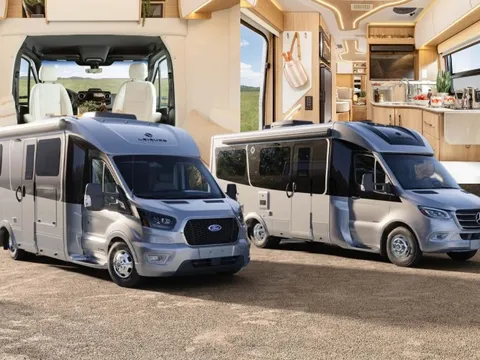 Nhà di động Mercedes-Benz đựng đủ đồ chơi ngoài trời vẫn tiện nghi như căn hộ cao cấp