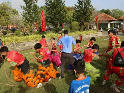 CLIP: Người dân Vĩnh Long “Vui xuân tại vườn Bác Sáu Dân”