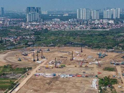 Công trường sân vận động 60.000 chỗ, đủ điều kiện đăng cai các trận đấu World Cup ở Hưng Yên