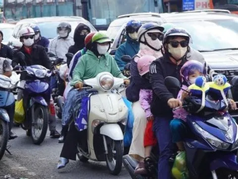 'Né' kẹt xe, người dân miền Tây trở lại TPHCM sớm từ mùng 4 Tết