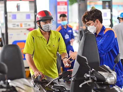 Đồng loạt giảm giá xăng, tăng giá dầu từ 15h chiều 20-2