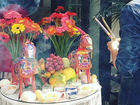 Gợi ý văn khấn cúng khai trương đầu năm Bính Ngọ 2026