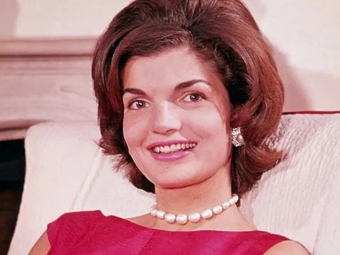 Cuộc đời của Jackie Kennedy qua những viên kim cương
