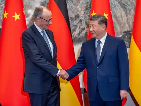 Ông Tập tiếp Thủ tướng Đức, hứa mua thêm tối đa 120 máy bay Airbus