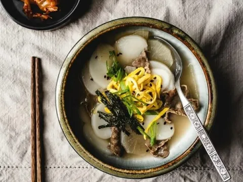 Vì sao năm mới ở Hàn Quốc chỉ được tính sau bát canh bánh gạo?