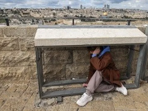 Mỹ - Israel tấn công Iran, Tehran phóng tên lửa đáp trả