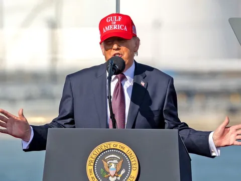 Chính quyền Trump xin hoãn hoàn tiền thuế quan thêm 4 tháng