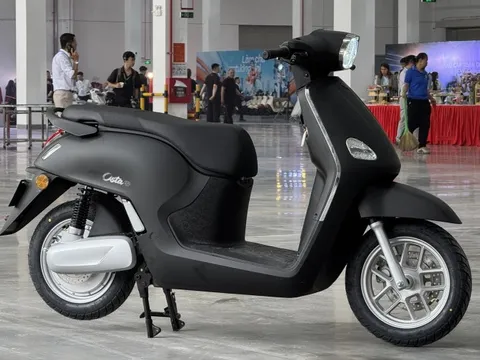 Xe máy điện Yadea Osta chốt giá ngang Honda Vision, chạy tới 181km/sạc, nhiều công nghệ giống ô tô