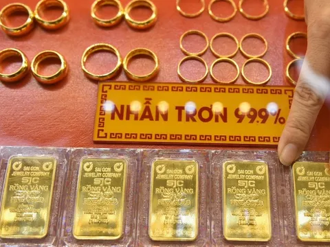 Giá vàng, bạc hạ nhiệt do áp lực chốt lời