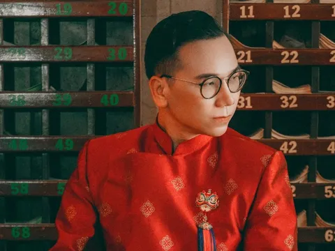 Chợ mắm Châu Đốc, làng Chăm Châu Phong qua lăng kính áo dài