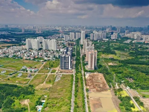 Ngân hàng thận trọng, phân tích các kênh doanh nghiệp bất động sản đang 'xoay tiền'