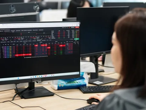 Cổ phiếu dầu khí 'gãy sóng', GAS, GVR, PLX đồng loạt nằm sàn