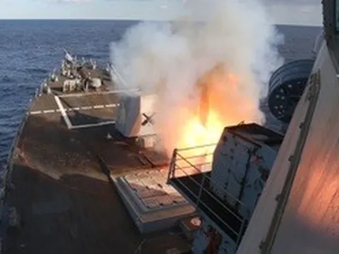 Mỹ tuyên bố sẽ "kiểm soát hoàn toàn không phận Iran" trong những giờ tới