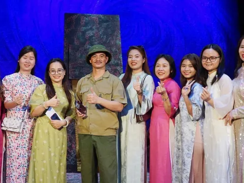 Phụ nữ thích đi xem kịch vào ngày phụ nữ?