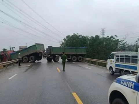 Va chạm xe đầu kéo, 2 người phụ nữ tử vong