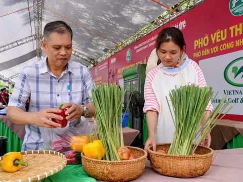 Công nhân, người lao động là những thượng khách của Phở yêu thương