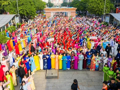 58.000 phụ nữ đồng diễn áo dài tại TP.HCM