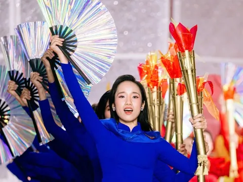 Đội ‘Vàng son tên Bác’ đoạt giải nhất Duyên dáng áo dài TP.HCM 2026