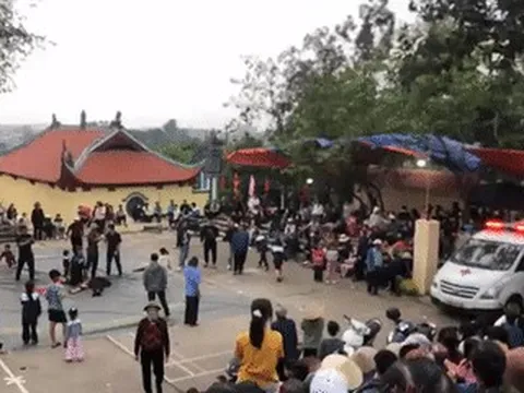 Đô vật chấn thương khi thi đấu tại lễ hội vật ở Hà Nội