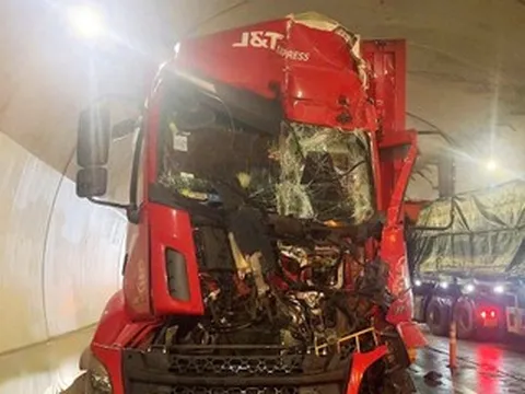 3 ô tô tông liên hoàn trong hầm Đèo Bụt cao tốc Vũng Áng - Bùng