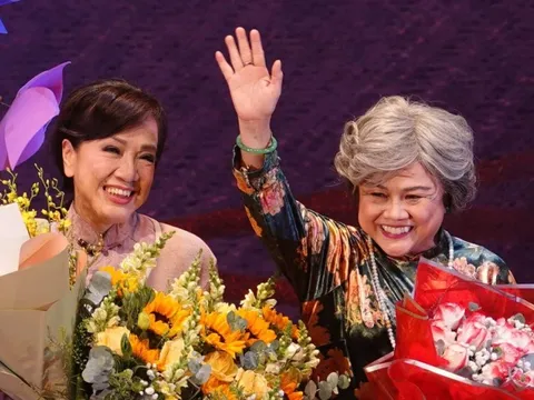 Phương Hồng Thủy 2 tháng khó quên trên sàn kịch