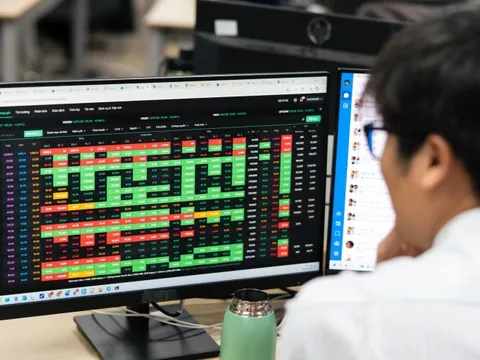 Chứng khoán 10-3: Thị trường ra sao sau phiên giảm kỷ lục 115 điểm?