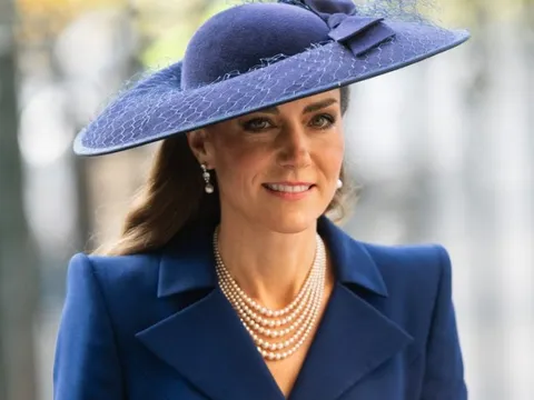 Vì sao công nương Kate Middleton thường đeo ngọc trai?