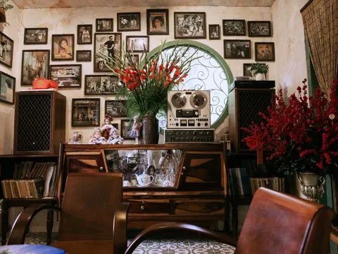 Quán cà phê 'cà pháo' của Đàm Vĩnh Hưng