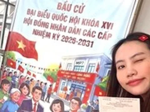 Sao Việt khoe những khoảnh khắc khó quên khi đi bầu cử