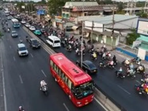 UBND TP.HCM yêu cầu kiểm tra giá vé xe, theo dõi việc cung ứng xăng dầu tại đại lý