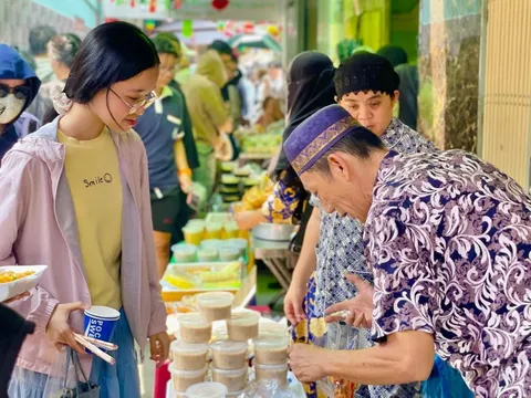 Chen chân ở chợ Hồi giáo mỗi năm chỉ bán một lần ở TP.HCM