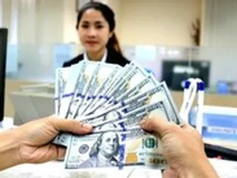 Tỉ giá trong thế gọng kìm