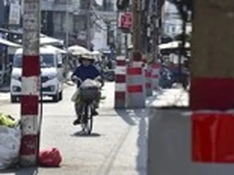 Đường Chu Văn An đã rộng rãi, các trụ điện khi nào sẽ di dời?