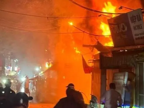 Cháy nhà trên phố Định Công Hạ, Hà Nội