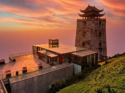 Starbucks mở cửa hàng cao nhất châu Á tại Fansipan