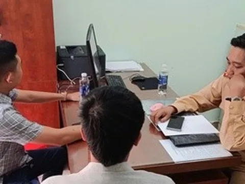 Vụ ngang nhiên ngồi thùng xe bán tải ăn uống: Xảy ra từ năm 2023