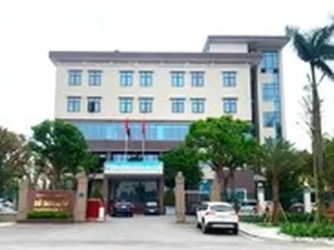 Bàn giao gần 30kg vàng cho đơn vị trúng quyền mua với giá hơn 142 tỉ đồng