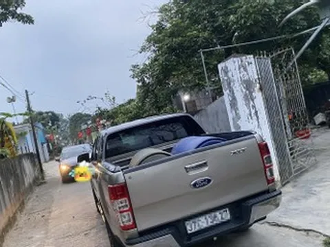 Công an xác minh clip tài xế đỗ ô tô chắn đường, bị tố ‘thiếu hợp tác’