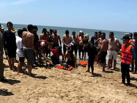 Nam du khách 76 tuổi tử vong khi đang tắm biển cùng nhóm bạn