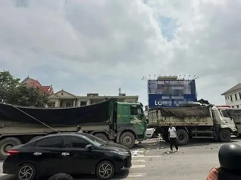 Ba ô tô tông liên hoàn trên quốc lộ 1, tài xế tử vong trong cabin