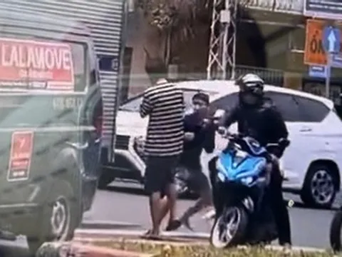 Hai tài xế hỗn chiến sau va chạm giao thông ở TPHCM