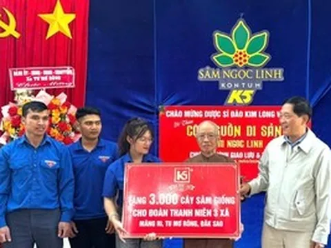 Lên thăm mô hình sâm Ngọc Linh, thanh niên được tặng cây giống để khởi nghiệp