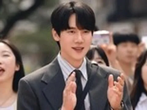 Khi Yoo Yeon Seok thành luật sư nhìn thấy ma trong Phantom Lawyer